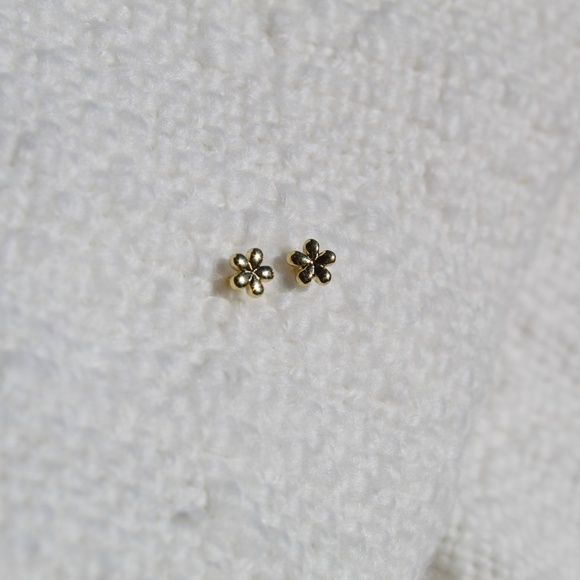 Sterling Silver Dainty Gold Flower Stud Earrings - Picture 7 of 8